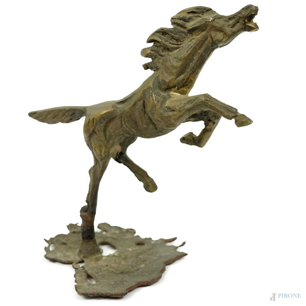 Cavallo rampante, scultura in bronzo, cm h 24x21x12, XX secolo.