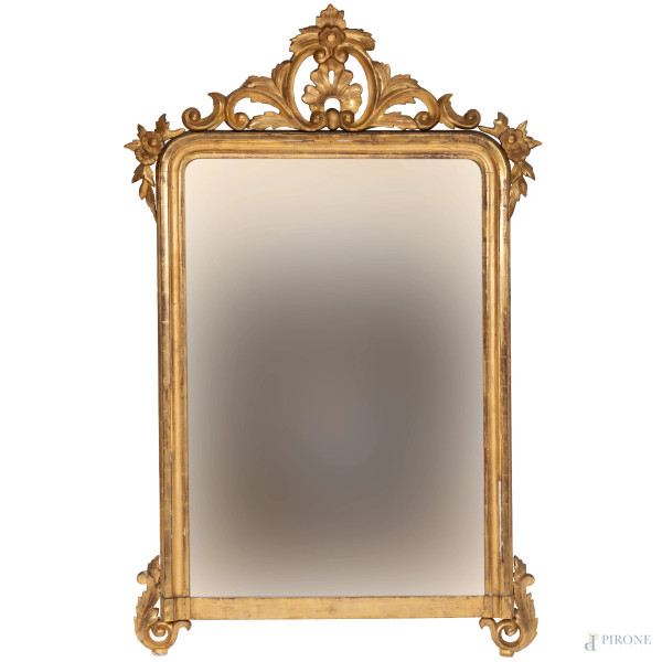 Specchiera in legno intagliato e dorato, XIX secolo, cm 167,5x106, (segni di usura, rotture, fessurazioni, cadute di doratura, scalfiture, restauri, difetti)