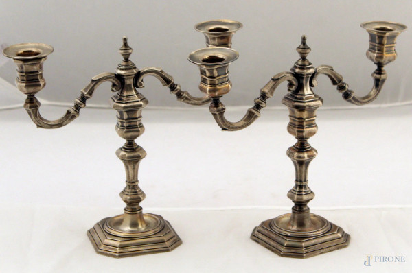 Coppia di candelieri a due fiamme in argento, gr, 950, h. 22 cm