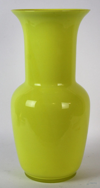 Vaso in vetro di Murano, color giallo, altezza cm 44,5, XX secolo