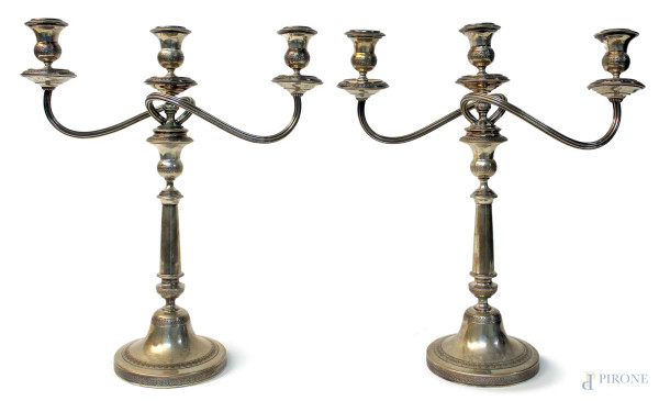 Coppia candelieri a tre fiamme in argento con particolari cesellati, H 35,5 cm, gr. 1740.