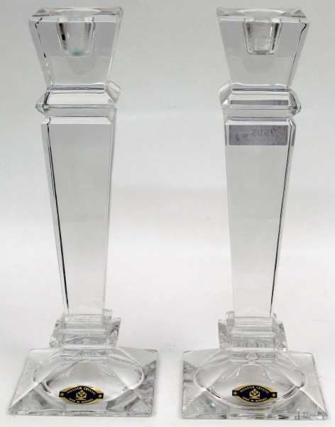 Coppia di candelieri in cristallo, H 26 cm.