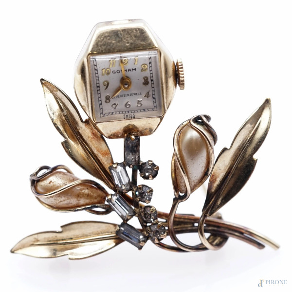 Orologio con spilla in oro basso e zirconi con decori a motivi vegetali, Carl Art, 1936-1981, cm 4,2, peso gr. 12,5