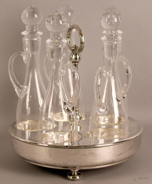Oliera Christoffle di linea tonda con cinque caraffe in cristallo, altezza 25 cm, (una sbeccatura al tappo).
