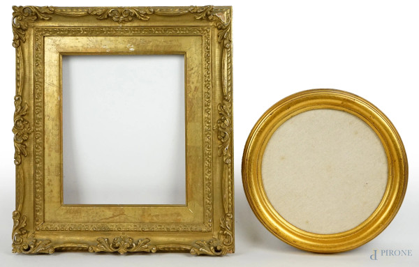 Lotto di due cornici in legno dorato, XX secolo, misure max cm 36x33