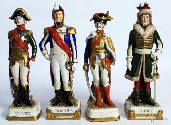 Lotto composto da quattro statuine a soggetti napoleonici in porcellana policroma marcati Capodimonte.