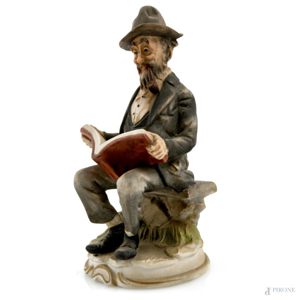 Lotto di statuine in porcellana e biscuit di varia manifattura, XX secolo, altezza masssima cm 23...
