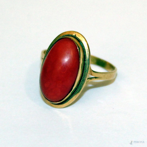 Anello in oro 18 kt. con corallo, gr.3,1
