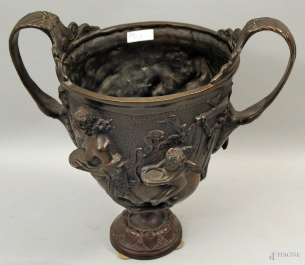 Antico vaso in bronzo a rilievo scene mitologiche, (lievi difetti), h. 28 cm