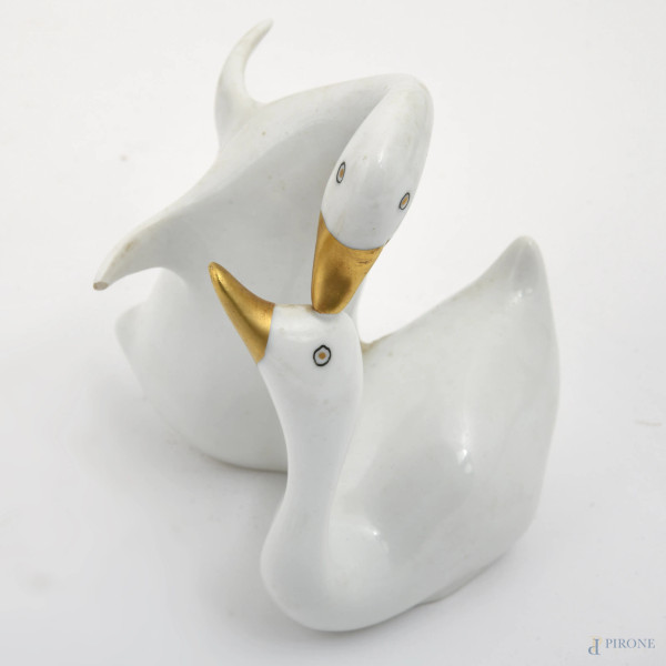 Lotto di tre sculture in porcellana, XX secolo, altezza massima cm 15,5