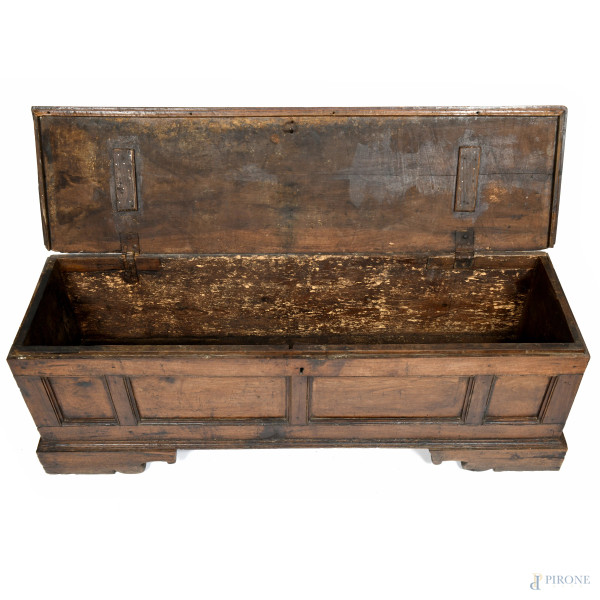 Cassapanca in noce, XIX-XX secolo, cm 52x150x41,5, (segni di usura, scalfiture, rotture, difetti)