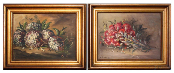 Coppia di nature morte, raffiguranti fiori, olio su tela, cm. 30x40, firmati entro cornici.