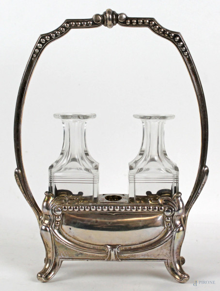 Acetoliera in argento, con ampolle in cristallo (mancanti di tappi), altezza cm 23, gr. 110