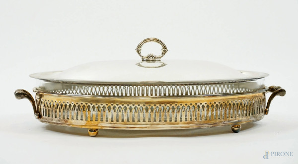 Legumiera ovale in metallo argentato, vasca interna in pyrex, cm h 14x42x24, XX secolo
