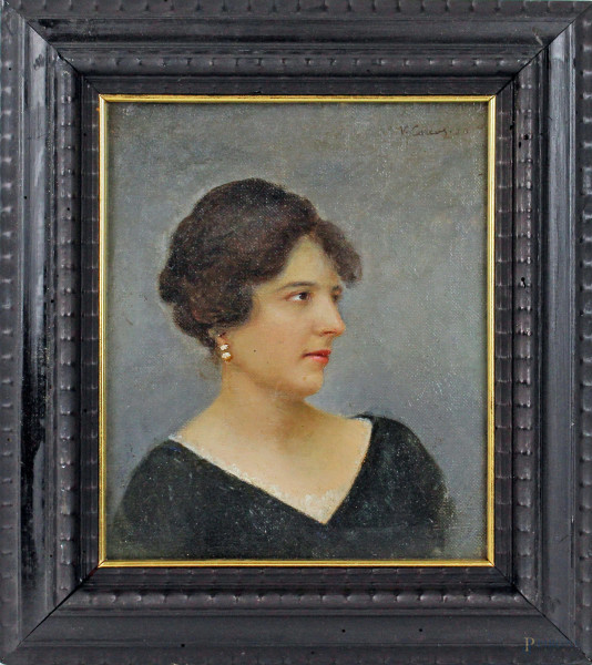 Ritratto di donna, olio su tela, cm 28,5x23, firmato, entro cornice.