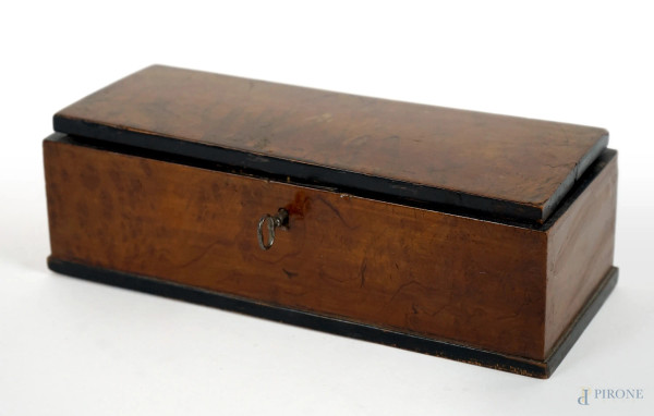 Cofanetto in legno, cm h 9x25x10, XIX secolo, (difetti).