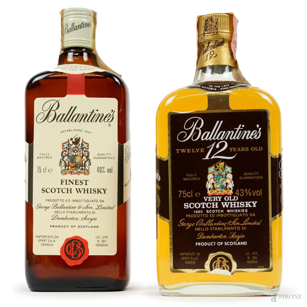Ballantine's, due bottiglie di scotch whisky da 75 cl, entro scatole originali.