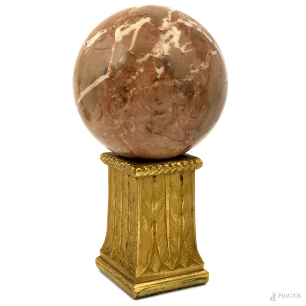 Lotto di 10 sfere in materiali diversi, tra cui alabastro, malachite, rosso di Verona, nero Porto...