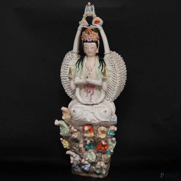 Avalokiteśvara in porcellana policroma, XX secolo, cm 57, (difetti)