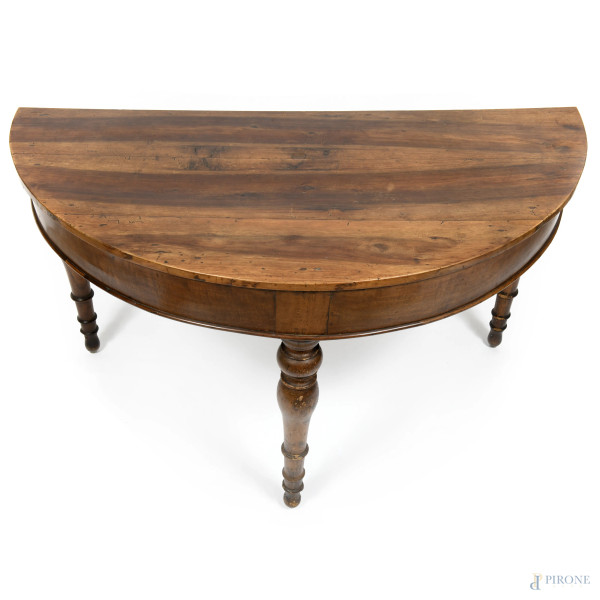 Coppia di consolle in noce con gambe tornite, XX secolo, cm 81,5x141x69,5, (segni di usura, scalf...