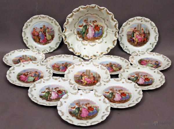 Servizio da dolce in porcellana con medaglioni raffiguranti scene neoclassiche, pezzi 13.