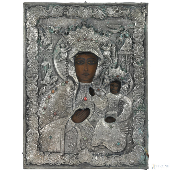 Icona con riza in metallo raffigurante Madonna con Bambino, XX secolo, cm 30x25, (segni di usura, difetti)