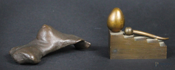 Lotto di due sculture in bronzo, soggetti diversi, altezza cm. 8,5 