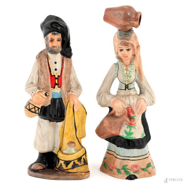 Coppia di sculture in ceramica Massidda, XX secolo, altezza massima cm 27, (segni di usura, scalfiture)