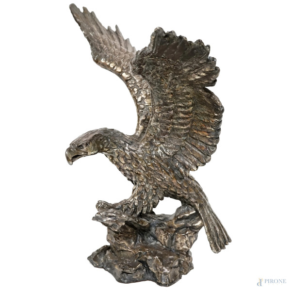 Aquila rivestita in argento 950, XX secolo, peso gr.90, cm 28,5x28,5x16, (difetti)