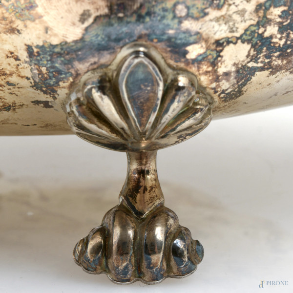 Centrotavola in argento 800/000 poggiante su quattro piedini, XX secolo, cm 10,5x25x19,5, peso gr...