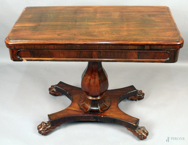 Tavolo consolle uso gioco in palissandro poggiante su colonna con piedi zoomorfi, altezza 73x91x46 cm, XIX secolo.