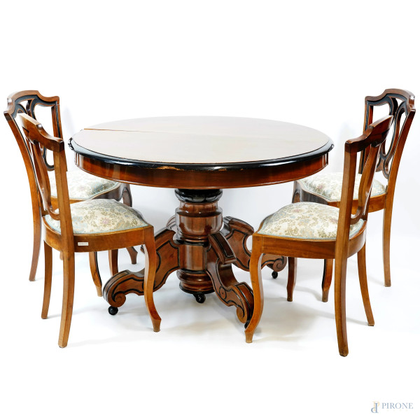 Lotto composto da tavolo ovale apribile, in noce con rifinitura perimetrale laccata nero e fusto ...