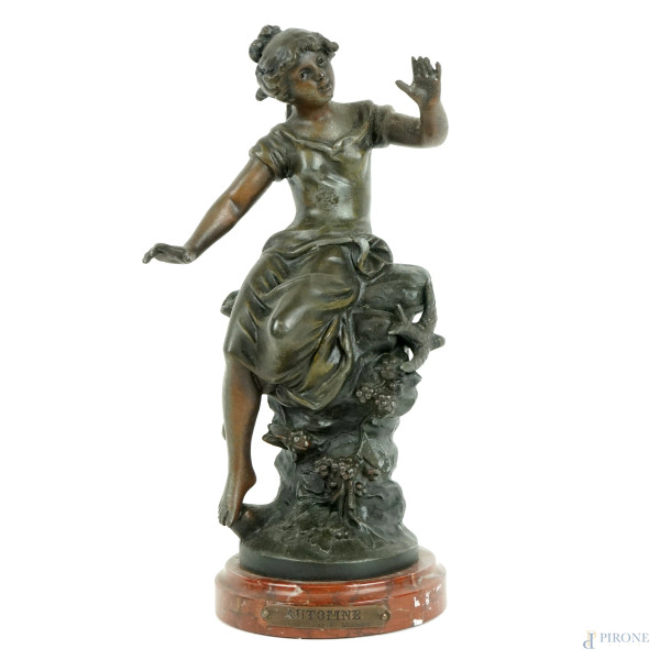 Figura femminile seduta, scultura in antimonio, cm h 21, firmata F.Moreau.