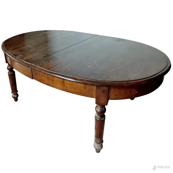 Tavolo ovale in noce allungabile (3 prolunghe da 30 cm) con quattro gambe tornite, XX secolo, cm ...