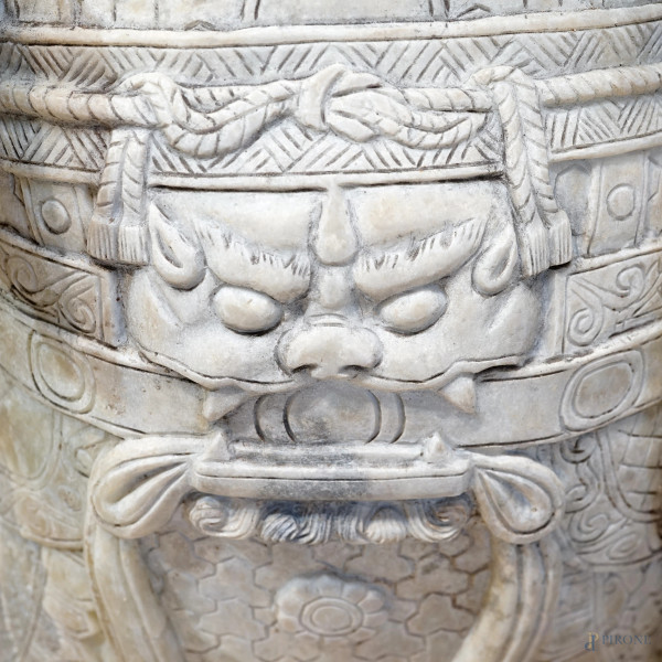 Guerriero, grande scultura in giadeite, arte orientale del XX secolo, cm h 99 circa, (difetti)