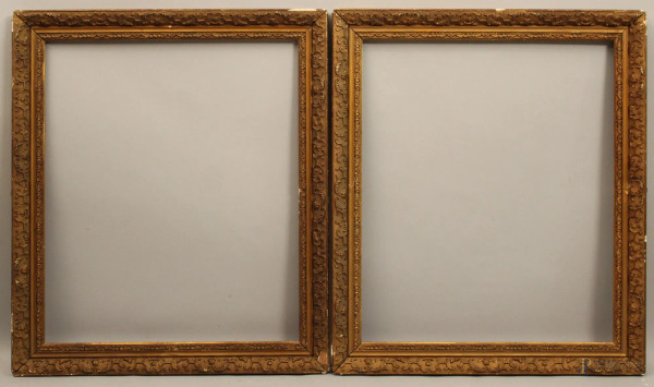 Lotto di due cornici in legno, misura luce 55,5x46,5 cm