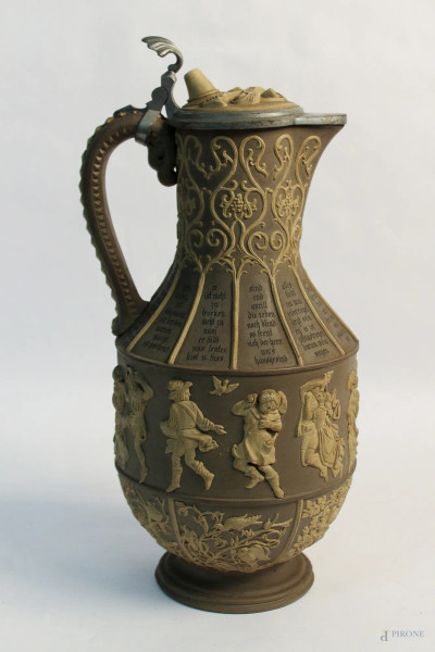 Brocca tedesca in ceramica con chiusura in peltro, H 32 cm.