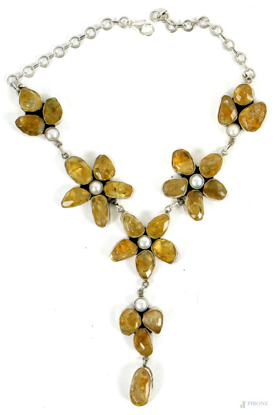 Collana in argento 925, con topazio giallo a forma di fiori e capolini in perla, lunghezza girocollo cm 44