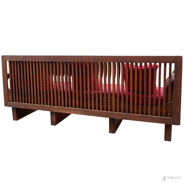 Mario Ceroli (Castel Frentano, 1938), Divano a tre posti in legno, marcato a fuoco "Mario Ceroli"...