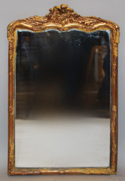 Specchiera in legno intagliato e dorato con cimasa, XIX sec, h.106x68cm