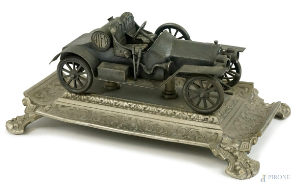 Alfa, modellino di automobile in metallo argentato, base con decori floreali incisi, cm 12x25x14, XX secolo, (difetti).
