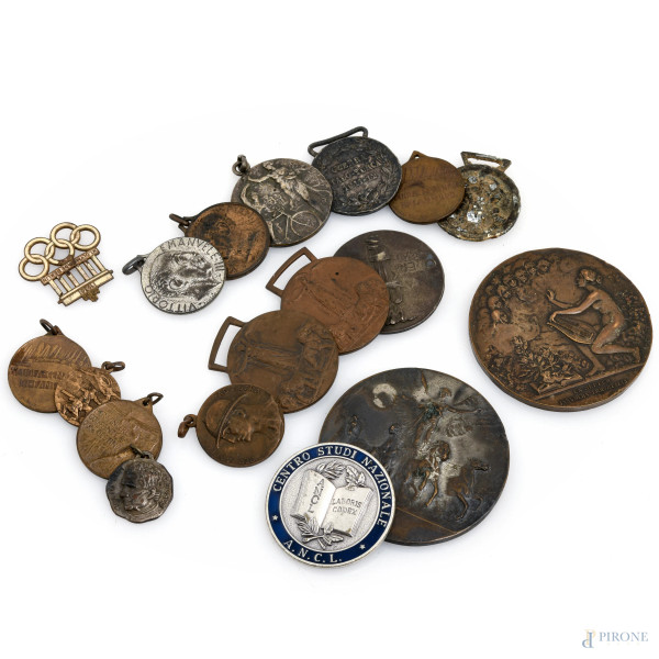 Lotto di medaglie di vario tipo, XX secolo, diametro massimo cm 6, (segni di usura)