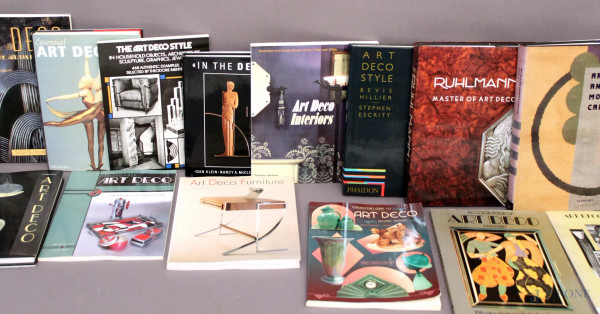 Lotto composto da quattordici libri sull&#39;Art Dec&#242;.