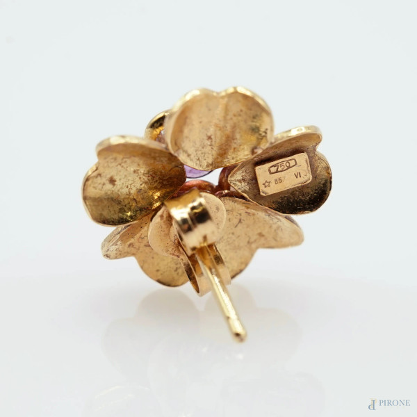 Coppia di orecchini in oro giallo 18 kt con zirconi, cm 1,4, peso gr. 4,1