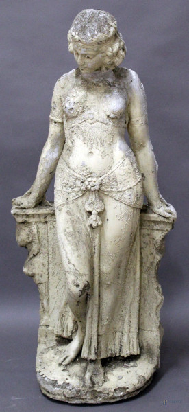 Odalisca, scultura in pasta cementizia, H 78 cm, difetti.