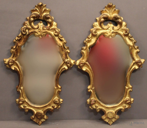 Coppia di specchierine in legno dorato, h. 43 cm