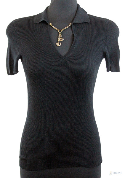 Gucci, maglietta nera a maniche corte da donna in cotone, collo a V con dettaglio di catenina removibile, taglia L, (segni di utilizzo).