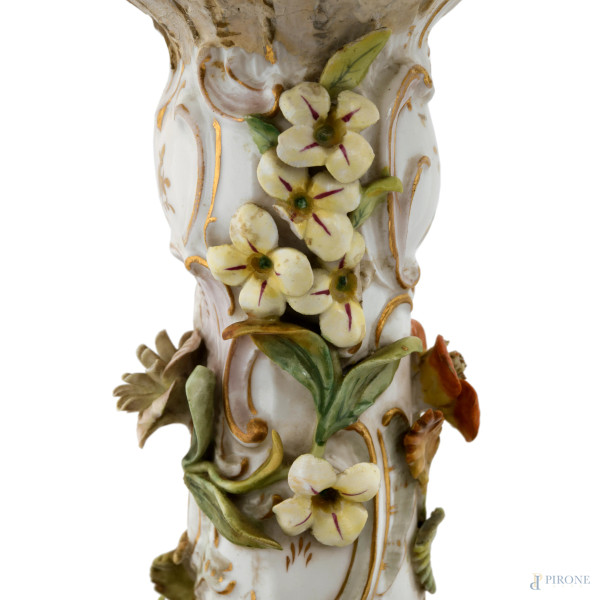 Vaso da frutta in porcellana policroma, Germania, Carl Thiene, XIX-XX secolo, marchio sotto la ba...