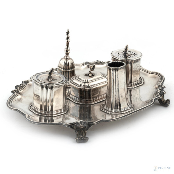 Servito da scrivania in argento, XIX-XX secolo, misura vassoio cm 3x31,5x24, peso complessivo gr 1400