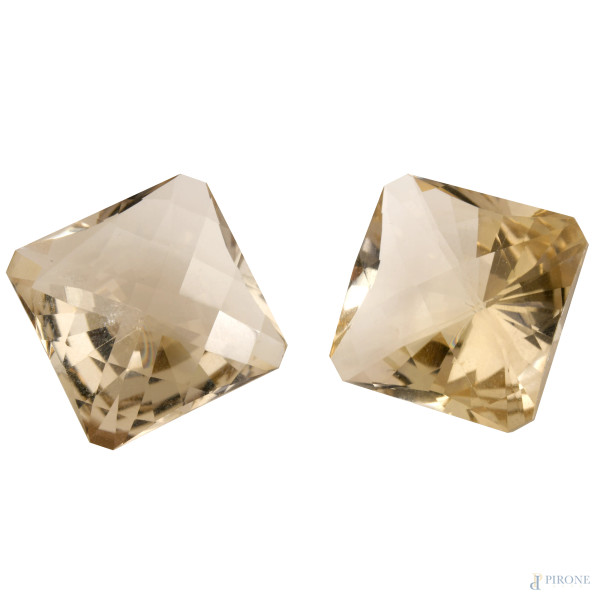 Parure di due quarzi fumè, Brasile, ct 13,5 cad., VVS, mm 15x15x9